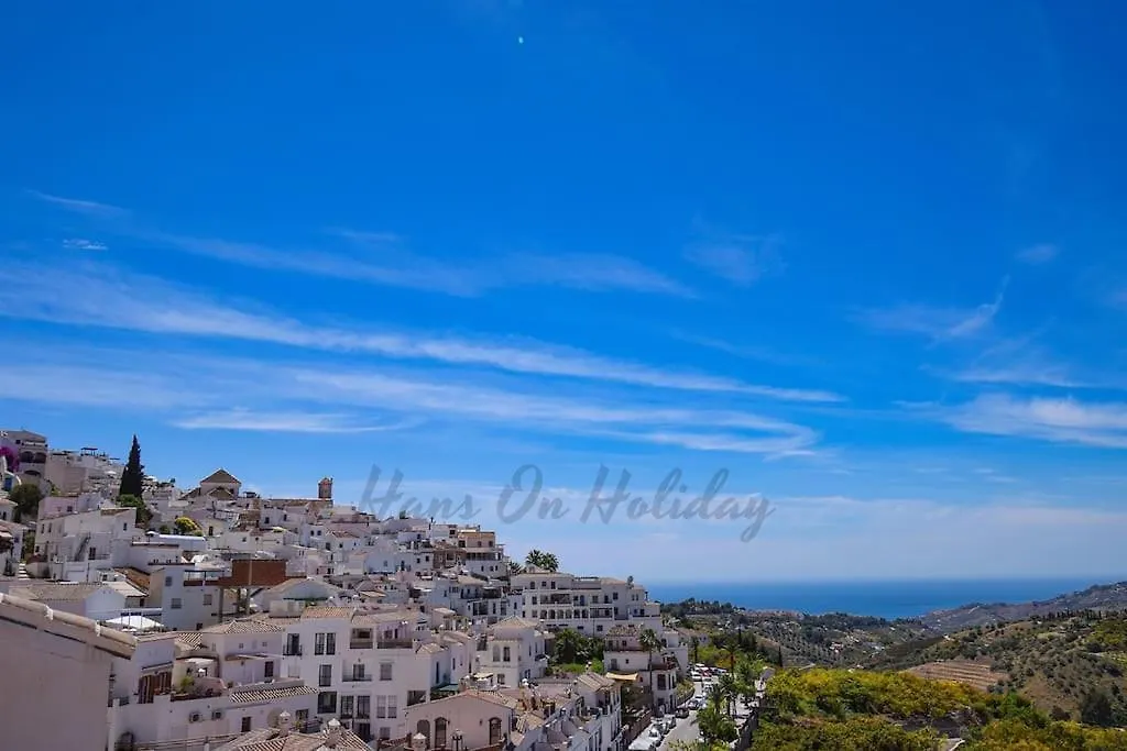 Penthouse 5 Arcos, Frigiliana, 2 Bedroom, Pool, Large Roof Terrace, Bbq And Amazing Views Hansonholiday Rentals